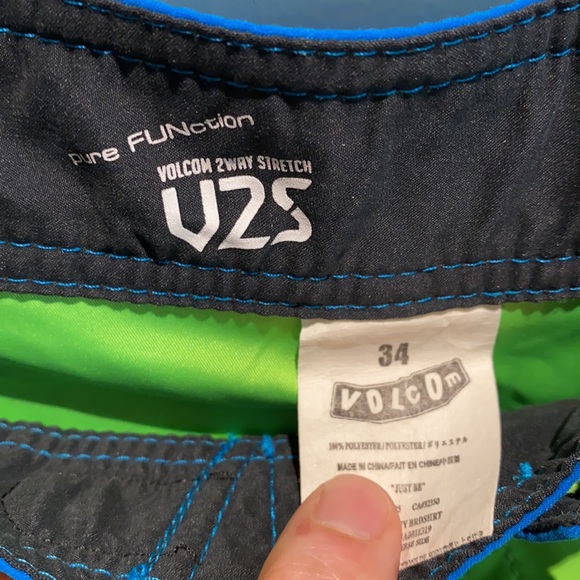 Men’s Volcom board shorts electric lime green. - Picture 3 of 4